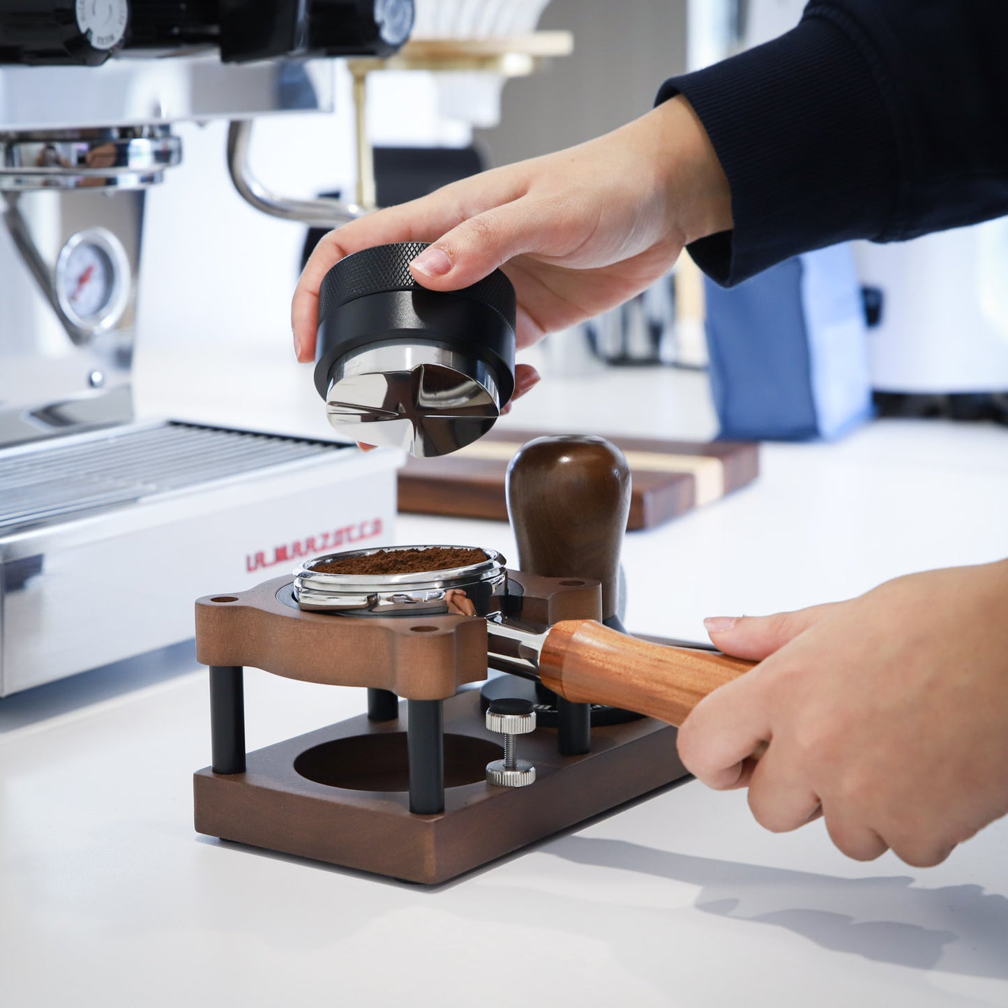 Barista Walnut Tamping Station V2