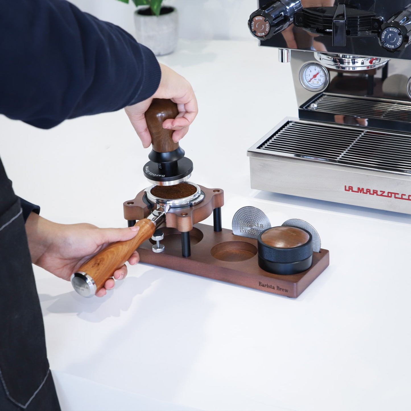 Barista Walnut Tamping Station V2